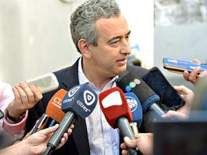Javkin se pronunció sobre los disturbios en la Legislatura santafesina: "Intentar impedir una sesión no tiene valor”