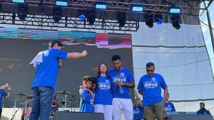Un Colibrí en el Monumento: Borja participó de una multitudinaria marcha religiosa