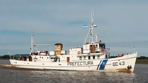 Hallaron muerto a un hombre dentro de un buque de la Prefectura