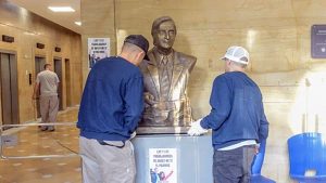Retiraron el busto de Néstor Kirchner del edificio de Ansés en Buenos Aires