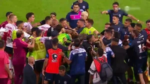 El informe del árbitro Arasa tras el polémico final de Independiente Rivadavia vs River: un expulsado y dos informados