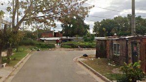En barrio Industrial, le dispararon 12 veces a un hombre de 41 años que está grave en el Heca