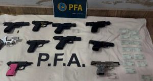 Comercio ilegal de armas: detuvieron una mujer y secuestraron nueve pistolas y un revólver en Villa Gobernador Gálvez
