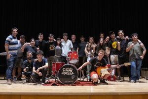 La batería de “Largo”, de Cielo Razzo, fue donada al Ensamble del Distrito Sudoeste