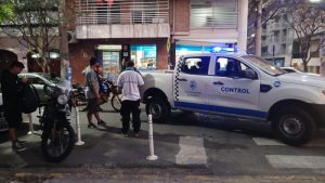 Controles en la Fiesta de Colectividades: demoraron a 17 cuidacoches y disuadieron a otros 142