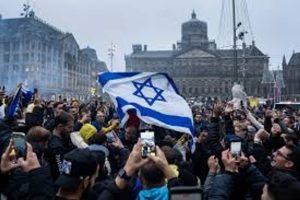 Israel inició operación de rescate de miles de hinchas de fútbol en Amsterdam