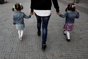 Atención separados: ¿cuánto cuesta mantener a un hijo?