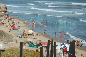 Cómo visitar la playa nudista que está a 20 minutos de Mar del Plata