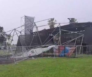 Temporal trágico: murió una mujer tras colapsar una torre en la Fiesta Nacional de la Música