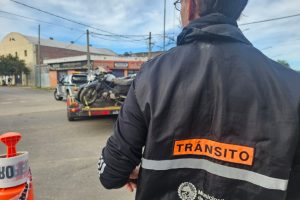 La Secretaría de Control municipal participó del retiro de vehículos de la Comisaría 21ª