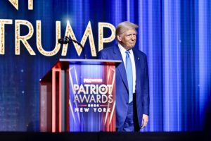 Advierten que Donald Trump intentará eliminar el derecho a la ciudadanía por nacimiento