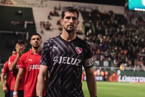 El arquero Rodrigo Rey hizo un descargo en redes por la discriminación que sufre su hijo en el colegio