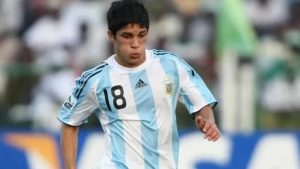 Lo entrenó Maradona, compartió Selección con Messi y dejó el fútbol para vender verduras y garrafas