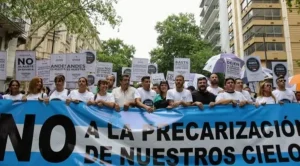 Aeronavegantes: la Justicia suspendió los decretos que declaraban a la aeronáutica como servicio esencial