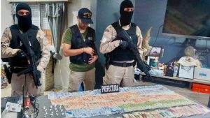 Desplegaron múltiples allanamientos en Rosario y cayeron dos hermanas del Guille Cantero con $147 millones