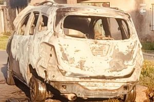 Incendio de un auto en el barrio San Francisquito: investigan las causas