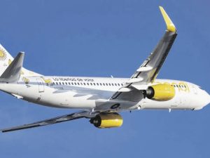 Momentos de terror en un vuelo con egresados: fallas en el motor y aterrizaje de emergencia