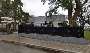 Quisieron robar un bar de La Florida, uno quedó enganchado en una reja y detuvieron a los dos