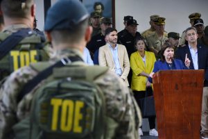 La ministra de Seguridad de la Nación visitó Rosario para reunirse con el gobernador, Maximiliano Pullaro, y el intendente, Pablo Javkin, y presentar los avances de un nuevo tramo del Plan Bandera, con especial agradecimiento a las fuerzas de seguridad.