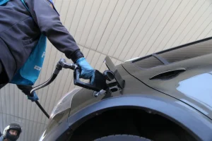 ¿Cuáles son las promociones con descuentos de hasta 30% en diciembre que alivian a los automovilistas?