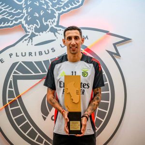 Ángel Di María recibió un galardón por su gran presente en el Benfica
