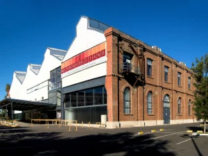 Brutal golpiza a un joven al salir de una fiesta de graduación en Metropolitano