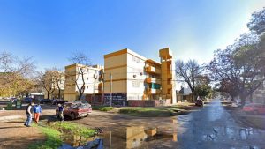 Tentativa de femicidio en Parque Oeste: una mujer fue atacada a puntazos por su hijo