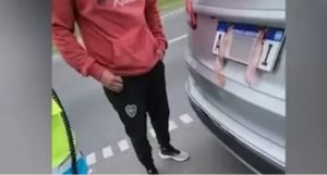 San Pedro: un conductor fue sancionado por tapar y adulterar la patente para evitar multas