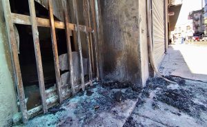 La sede de la Secretaría de la Niñez en Rosario quedó seriamente dañada por un ataque incendiario