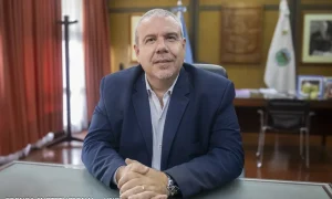 Los docentes universitarios reclaman una oferta salarial de cuatro meses que recupere "todo lo perdido en el 2024"