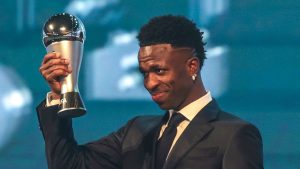 Vinicius se dio el gran gusto y le arrebató a Lionel Messi el premio The Best mejor jugador de la temporada