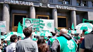 Pasan a disponibilidad a 150 empleados de planta permanente del Ministerio de Economía