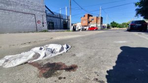 Segundo crimen del año en Rosario: un balazo por la espalda terminó con la vida de un muchacho de 25 años en Tablada