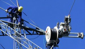 Elon Musk y su sistema de conectividad satelital Starlink avanza con subsidios estatales. El fin del servicio universal