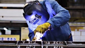 Trabajadores metalúrgicos acordaron un aumento salarial con cláusula de revisión: ¿cuánto cobrarán?