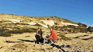 Denuncian que Juliana Awada hizo un fogón y acampó en un sector prohibido del Parque Nacional Nahuel Huapi