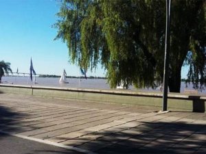 Jueves con algunas neblinas en la mañana, luego cielo parcialmente nublado