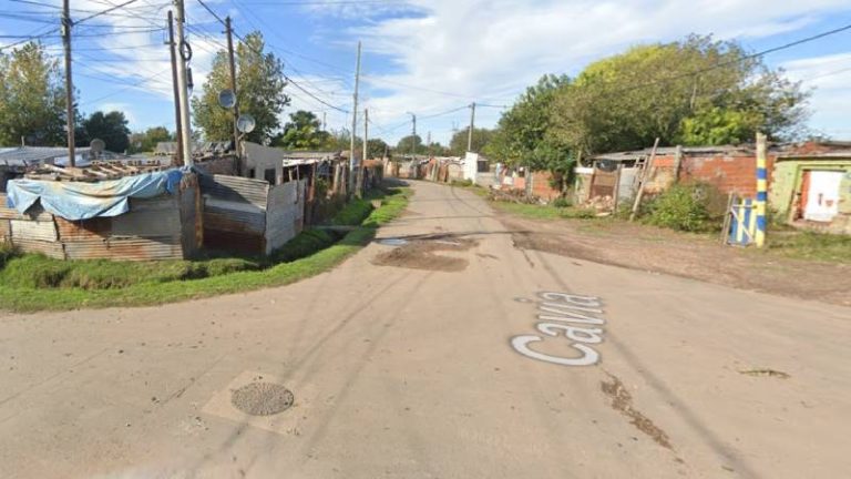 Un muerto y un herido en un salvaje ataque a balazos perpetrado en Cavia al 1300, a metros del Puente Negro