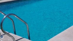 Chaco: una niña de 2 años murió ahogada al caer en la pileta de su casa