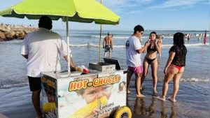 Verano 2025: cuánto cuesta comer un choclo en las playas de Mar del Plata
