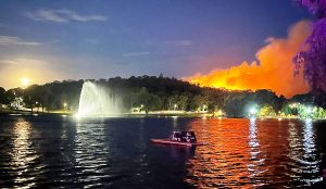 También se incendia Tandil: las llamas avanzan en el Cerro de la Cruz entre el Paseo del Bicentenario y Villa del Lago