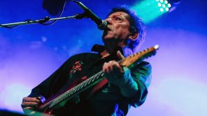 Investigan a Julio Moura, guitarrista de Virus, tras la muerte por ahorcamiento de su pareja chilena durante una práctica sexual