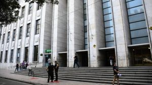 Ordenan a la obra social de la UNR cubrir a un afiliado un dispositivo indispensable para una cirugía