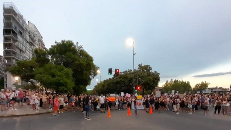Asesinato al volante en la costanera rosarina: conmovedora marcha para exigir justicia por Tania y Agustina