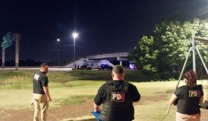 Le dispararon a un micro de larga distancia cerca del acceso a Rosario para hacerlo detener y robar a los pasajeros: un herido