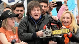 La motosierra de Milei no para: el gobierno nacional anunció la disolución del Fondo Fiduciario para la Vivienda Social