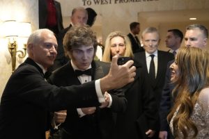 Ovacionado por el "club de la derecha", Milei remarcó en Estados Unidos que lleva adelante una "tarea titánica"
