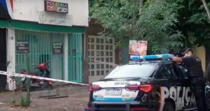 Ataque a balazos a una pollería en zona sur: dos personas en auto dispararon