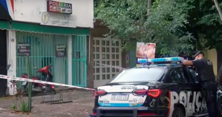 Ataque a balazos a una pollería en zona sur: dos personas en auto dispararon