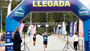 Roldán: un hombre se fue a correr hasta el fin del mundo y puso a su ciudad en lo más alto del podio